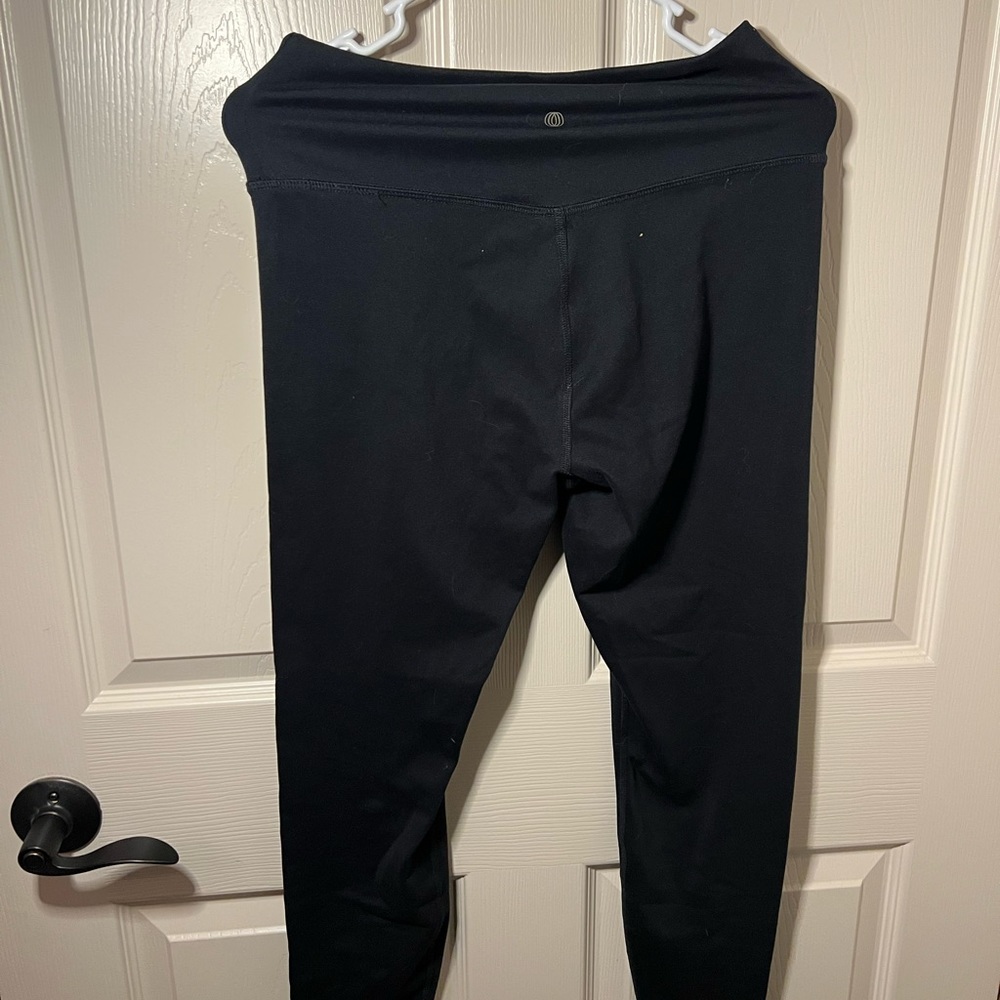 Black athletic leggings